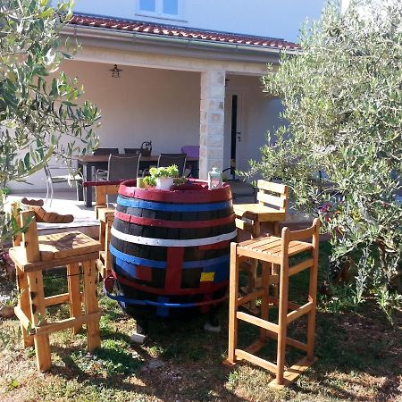 Holiday Home Hrast Debeljak Luaran gambar