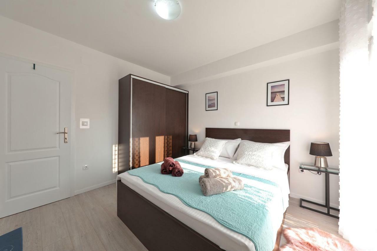 Holiday Home Hrast Debeljak Luaran gambar