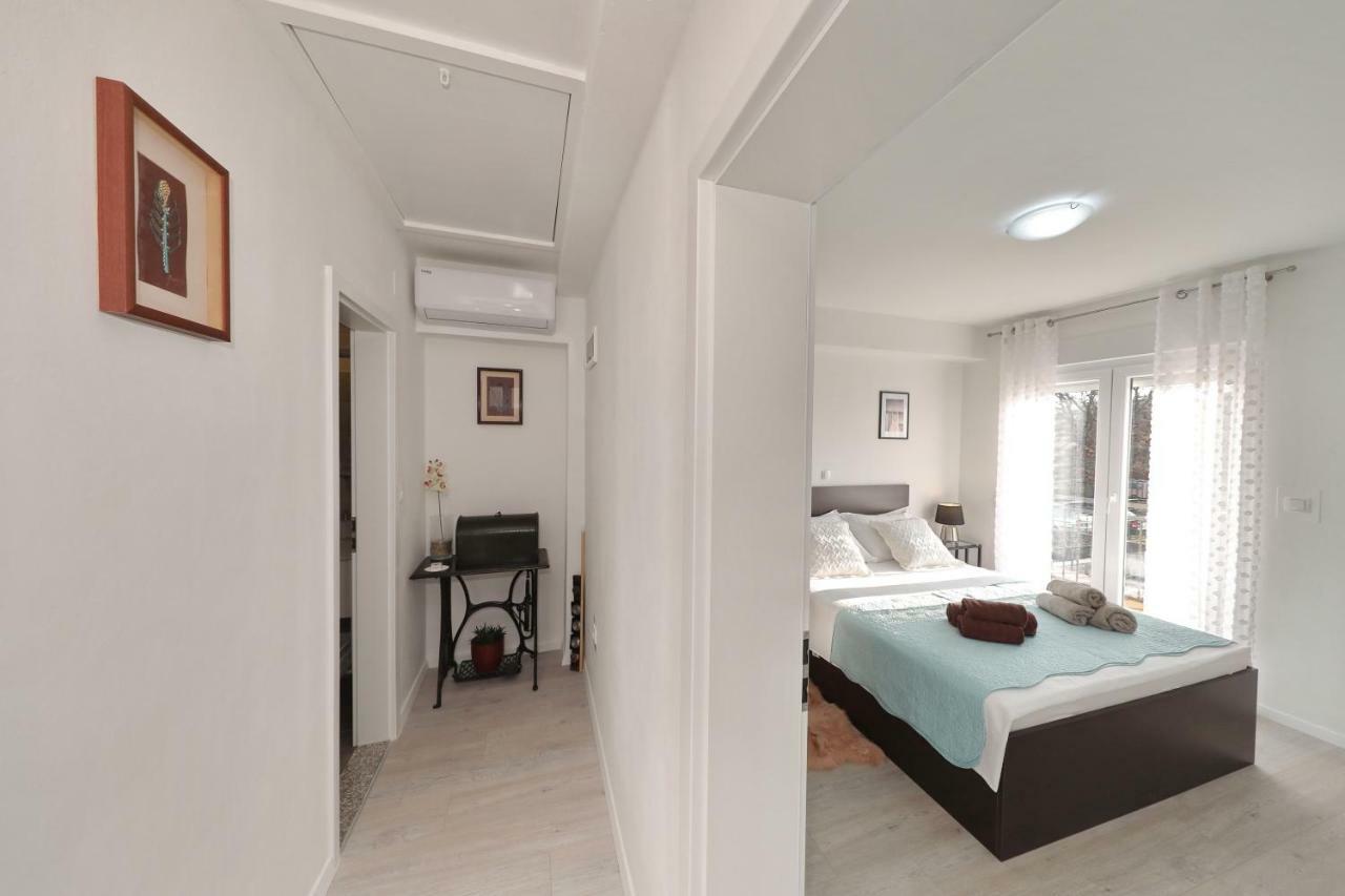 Holiday Home Hrast Debeljak Luaran gambar